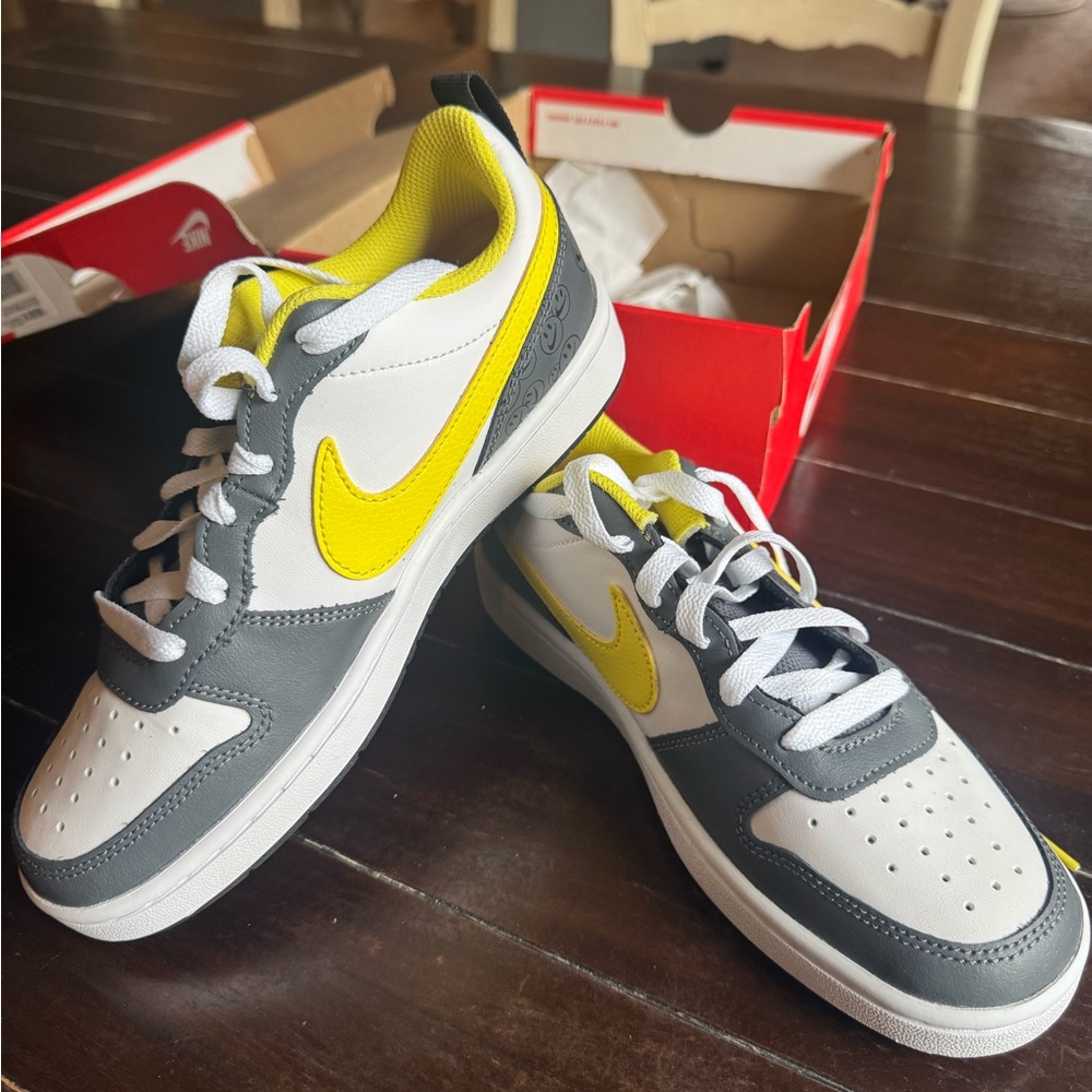 Court Borough Low 2 SE 
White/yellow strike/iron grey 
Look at the emoji detail!